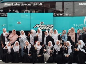 Perjalanan Bersama Rombongan Lebih Mudah dengan Minibus 20 Seat