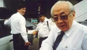 Kisah William Soeryadjaya: Sate Kambing dan Persimpangan Jalan Menuju Astra