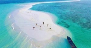 15 Pantai Terindah di Maluku yang Wajib Dikunjungi, Surga Tersembunyi di Indonesia