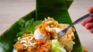 Nikmati Sedapnya Nasi Lengko Khas Ibu Tino di Cirebon yang Gurih dan Lezat