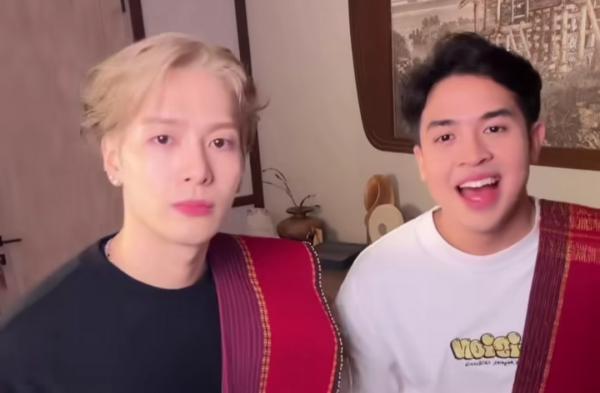 Jackson Wang dan Jerome Polin Joget Pakai Kain Ulos, Netizen Bertanya: “Marganya Apa Bang?”