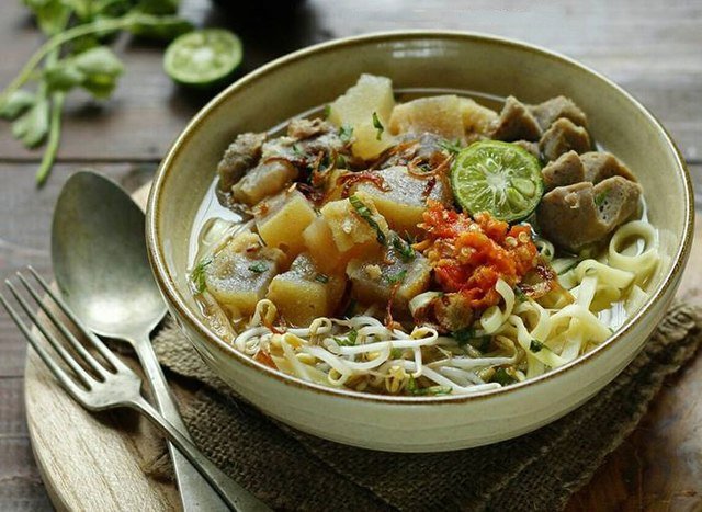 Lezatnya Legenda Khas Priangan: Menyelami Rasa Otentik Mie Kocok Bandung