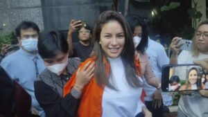 Kejutan Manis Laura untuk Nikita Mirzani: Bunga, Pelukan, dan Kisah Kehangatan Keluarga