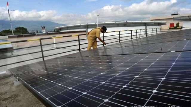 Inovasi Hijau dari Bekasi: Pemuda Ini Buktikan Energi Surya Bisa Tangkap Karbon