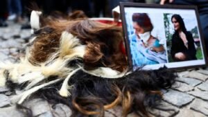 Tagar Mahsa Amini Meledak di Media Sosial: Dari Aksi Serius hingga Feed 9Gag