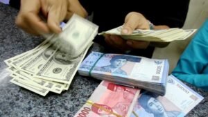 Dolar Dihajar Kanan-Kiri, Rupiah Justru Bersinar: Juara Asia Pekan Ini!