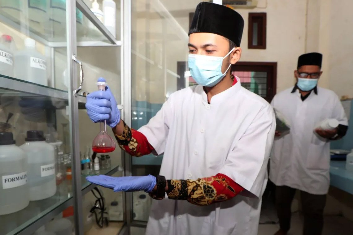 Kontroversi Sertifikasi Halal: Bagaimana Jajanan Anak Mengandung Babi Bisa Diterbitkan?
