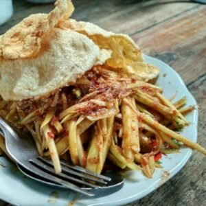 Rujak Thai Pu Ji: Sensasi Pedas dan Segar dari Singkawang yang Wajib Dicoba