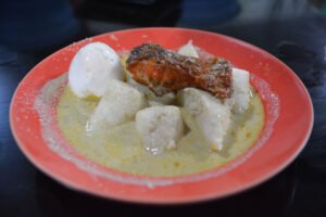 Lontong Kandangan Khas Kalimantan Timur: Gurih, Harum, dan Bikin Kangen!