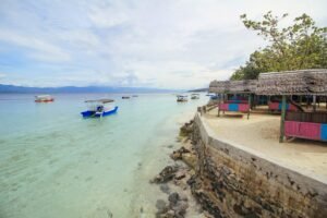 Pantai Tanjung Karang: Permata Tersembunyi di Tengah Sulawesi yang Siap Memikat Hati