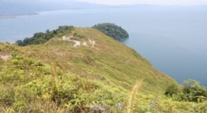Menembus Kabut Keindahan: Bukit Padamarari, Surga Tersembunyi di Poso