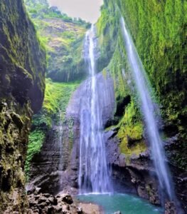 Pesona Mistis Air Terjun Madakaripura: Permata Tersembunyi di Probolinggo