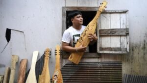 Sape Dayak Go Internasional: Dari Hutan Kalimantan ke Panggung Dunia
