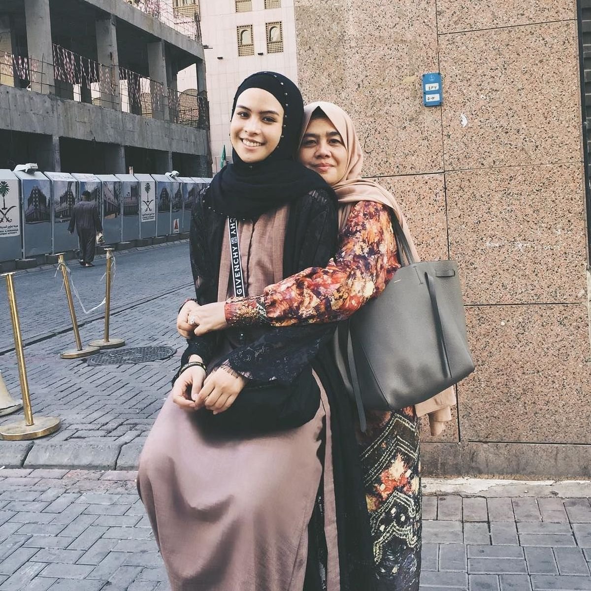 Anggun dan Inspiratif: Maudy Ayunda Tampil Berhijab, Ini Respons Netizen!