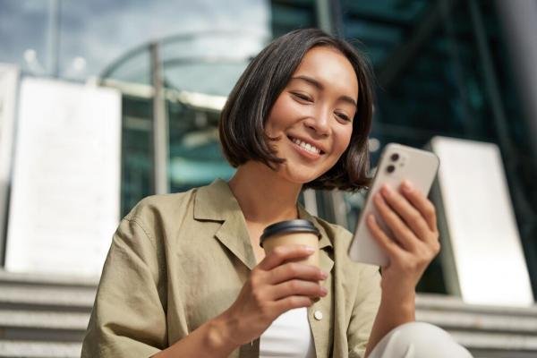 Tak Cuma Gaya-Gayaan! Ini 6 Alasan Mengapa Orang Rela Beli Ponsel Harga Selangit