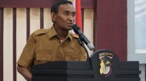 Viral dan Kontroversial! Wali Kota Tual Terekam Sawer Biduan di Klub Malam