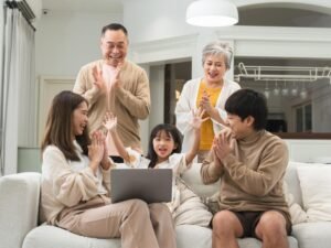 Bukan Sekadar Peran: Mengapa Perempuan Butuh Support System yang Kuat di Keluarga