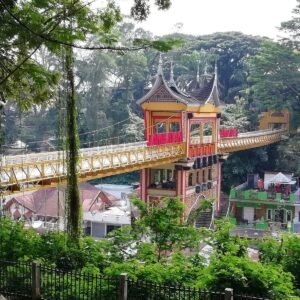 Melintasi Sejarah di Udara: Menjelajahi Jembatan Limpapeh Bukittinggi