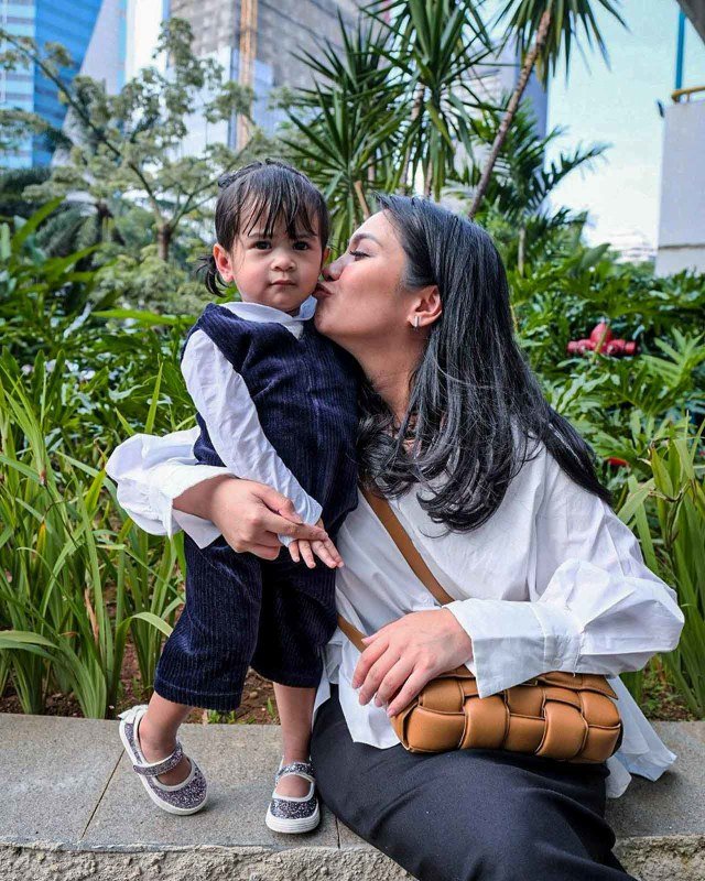 Rahasia Malam Tenang ala Caca Tengker: Rutinitas Sebelum Tidur Bareng Anak yang Penuh Kehangatan