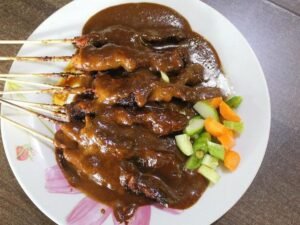 Menggoyang Lidah! Menjelajahi Lezatnya Sate Madura Khas Jawa Timur