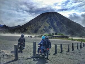 Menjelajah Surga di Atas Awan: Pesona Taman Nasional Bromo Tengger Semeru yang Wajib Dikunjungi