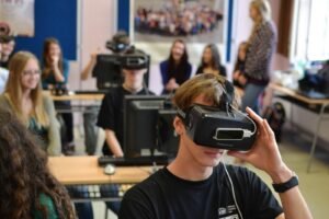 VR Classroom: Ketika Ruang Kelas Bukan Lagi Sekadar Empat Dinding