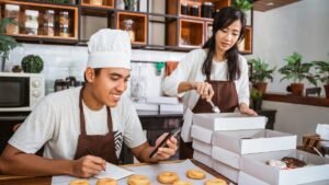 Tentu, mari kita bahas dunia bisnis kuliner yang lezat dan dinamis ini.