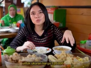 Food Vlogger: Lebih dari Sekadar Makan, Sebuah Industri yang Berkembang Pesat