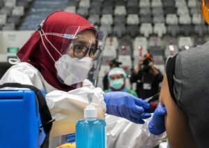 Vaksinasi Massal: Benteng Pertahanan Masyarakat Melawan Penyakit Menular