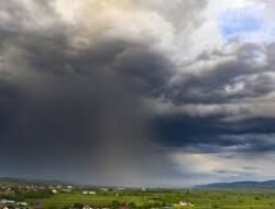 Pengaruh Teknologi Pembelajaran Mesin Terhadap Akurasi Prediksi Cuaca Dan Mitigasi Bencana Alam